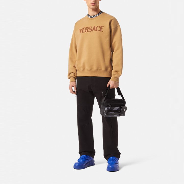 Lookbook Versace FW22 Brown Logo Sweater Crewneck Bordir. 1006502-1A04511-1N700