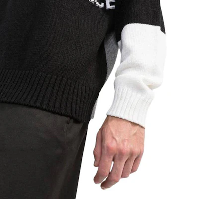 VERSACE FW22 Logo Intarsia Crewneck Sweater Wol Hitam 1005715-1A04088-2B070 Sizing VERSACE FW22 Logo Intarsia Crewneck Sweater Wol Hitam 1005715-1A04088-2B070