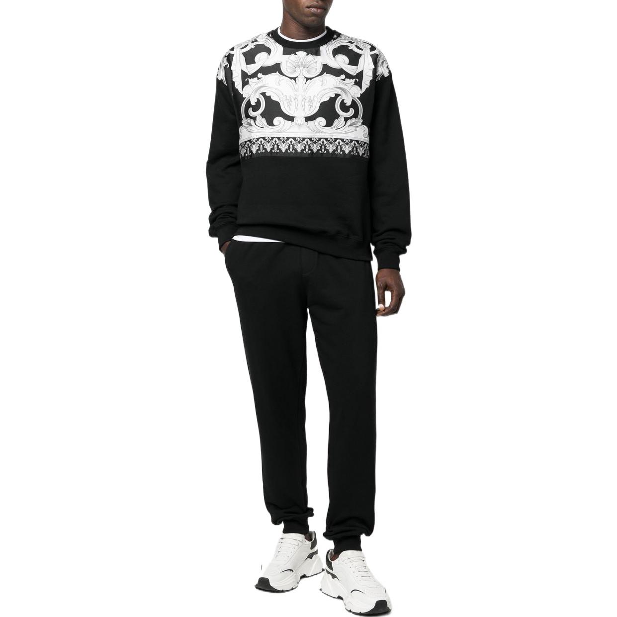 Lookbook 베르사체 FW22 패턴 크루넥 풀오버 스웨트셔츠 블랙 1006475-1A04480-5B040