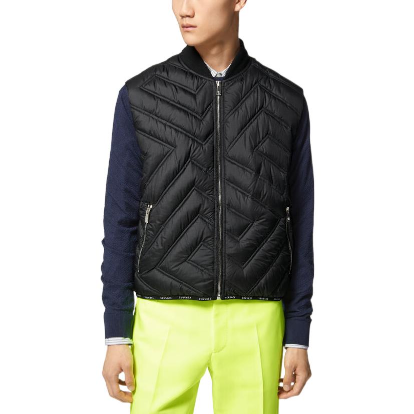 Shop VERSACE FW22 Rompi Tanpa Lengan Quilted Hitam 1007460-1A05282-1B000