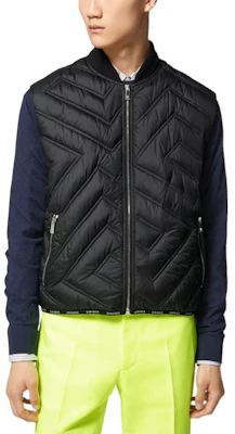 VERSACE FW22 Rompi Tanpa Lengan Quilted Hitam 1007460-1A05282-1B000 Shop VERSACE FW22 Rompi Tanpa Lengan Quilted Hitam 1007460-1A05282-1B000