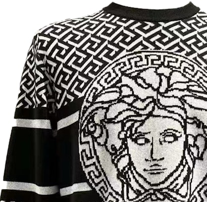 VERSACE FW23 Black Knit Pullover Sweater with Graphic Print. 1012024-1A07316-2B020 Sizing VERSACE FW23 Black Knit Pullover Sweater with Graphic Print. 1012024-1A07316-2B020