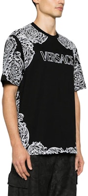 ヴェルサーチ FW23 ブラック ロゴ グラフィックプリント Tシャツ. 1013302-1A09868-2B020 Purchase ヴェルサーチ FW23 ブラック ロゴ グラフィックプリント Tシャツ. 1013302-1A09868-2B020