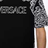 Details for VERSACE FW23 黑色字母Logo圖案印花T恤 1013302-1A09868-2B020
