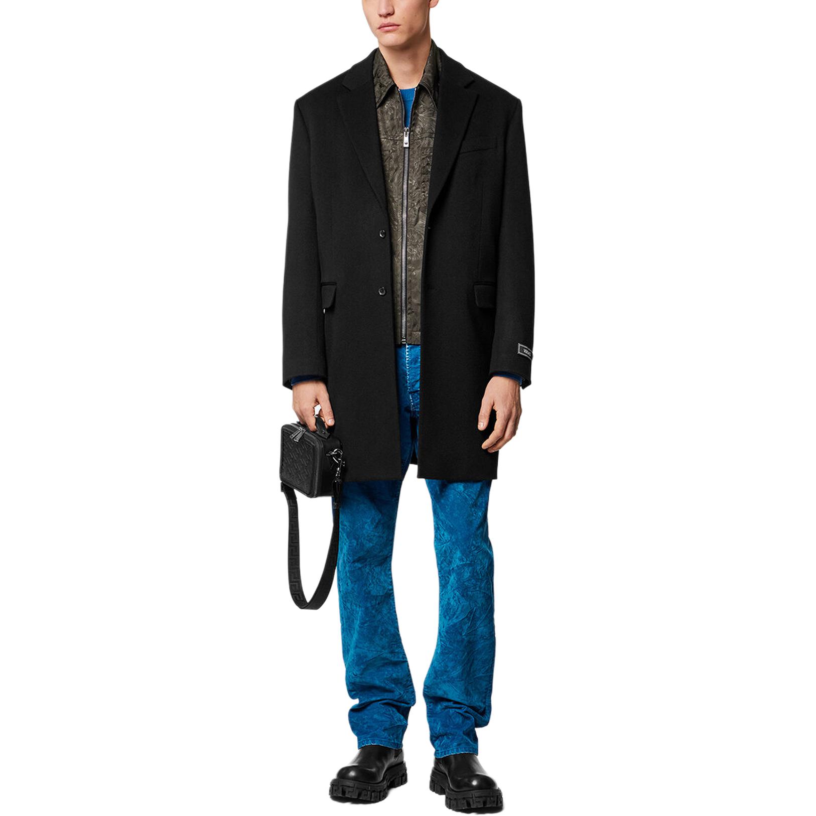 Lookbook VERSACE 23秋冬 黑色純色單排扣長袖大衣 1010606-1A07656-1B000