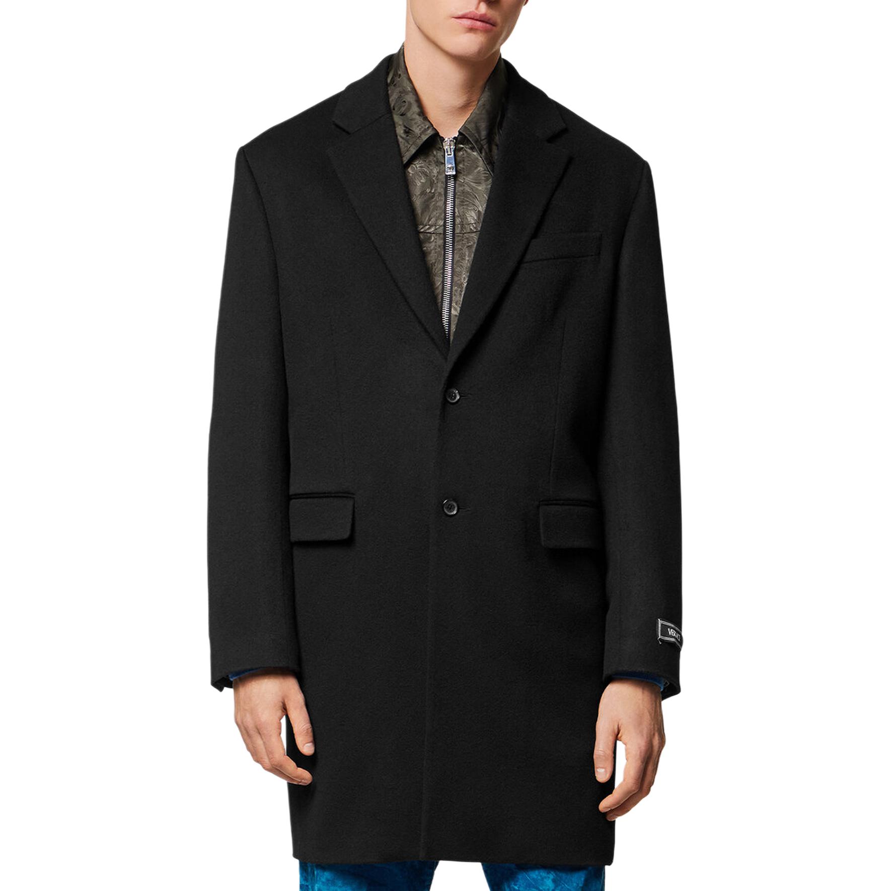 Shop VERSACE 23秋冬 黑色純色單排扣長袖大衣 1010606-1A07656-1B000