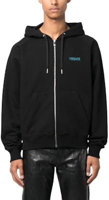 베르사체 FW23 블랙 로고 자수 집업 후디. 1012556-1A09046-1B000 Lookbook 베르사체 FW23 블랙 로고 자수 집업 후디. 1012556-1A09046-1B000