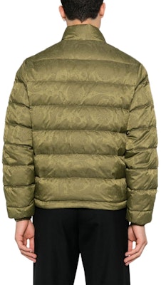 ヴェルサーチ FW24 オリーブグリーン ロゴ刺繍入りジッパーパファージャケット 1013537-1A11459-1GM10 Lookbook ヴェルサーチ FW24 オリーブグリーン ロゴ刺繍入りジッパーパファージャケット 1013537-1A11459-1GM10