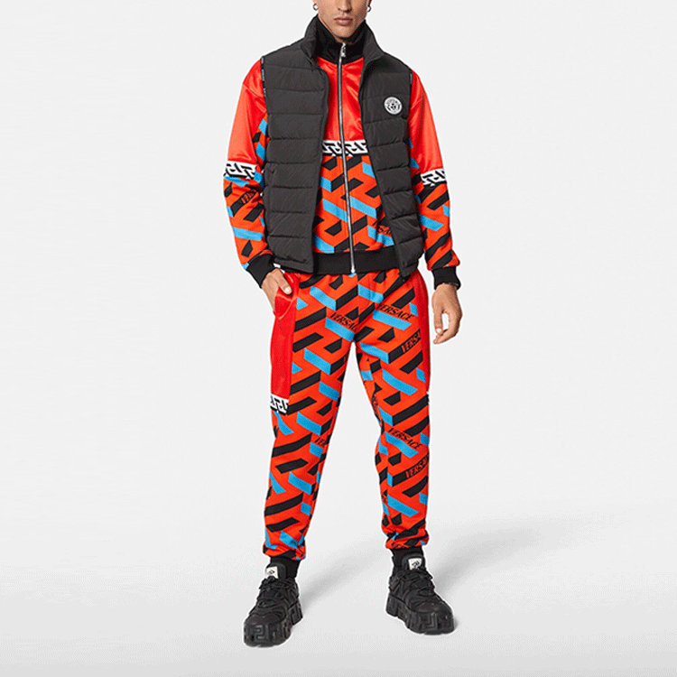 Lookbook VERSACE Geometric Logo Print Red Casual Pants for Men. 1002061-1A01463-5R080