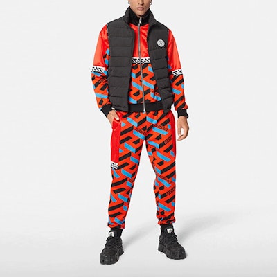 VERSACE Geometric Logo Print Red Casual Pants for Men. 1002061-1A01463-5R080 Lookbook VERSACE Geometric Logo Print Red Casual Pants for Men. 1002061-1A01463-5R080