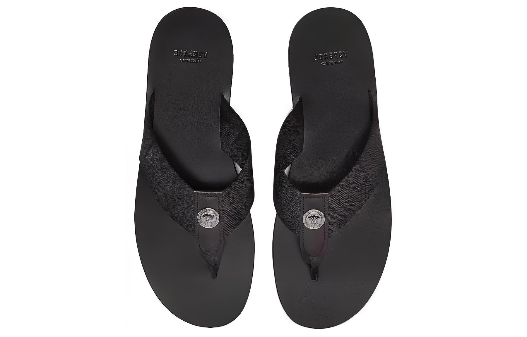 Shop VERSACE范思哲 人字平底圓頭 時尚涼拖 男款 黑色