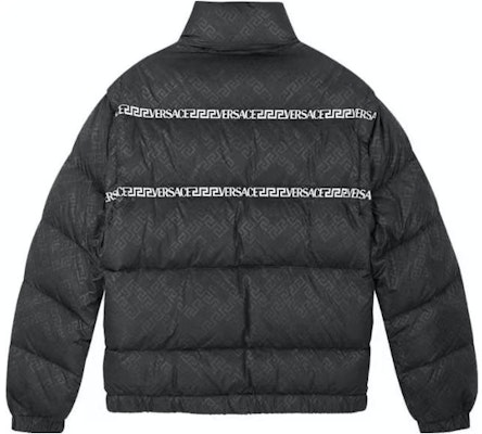 ヴェルサーチ メンズ グリークキー柄取り外し可能スリーブ付きダウンジャケット. 1002749-1A02017-1B000 Lookbook ヴェルサーチ メンズ グリークキー柄取り外し可能スリーブ付きダウンジャケット. 1002749-1A02017-1B000