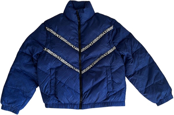 ヴェルサーチ メンズ グリークキー柄取り外し可能スリーブ付きダウンジャケット. 1002749-1A02017-1B000 Shop ヴェルサーチ メンズ グリークキー柄取り外し可能スリーブ付きダウンジャケット. 1002749-1A02017-1B000