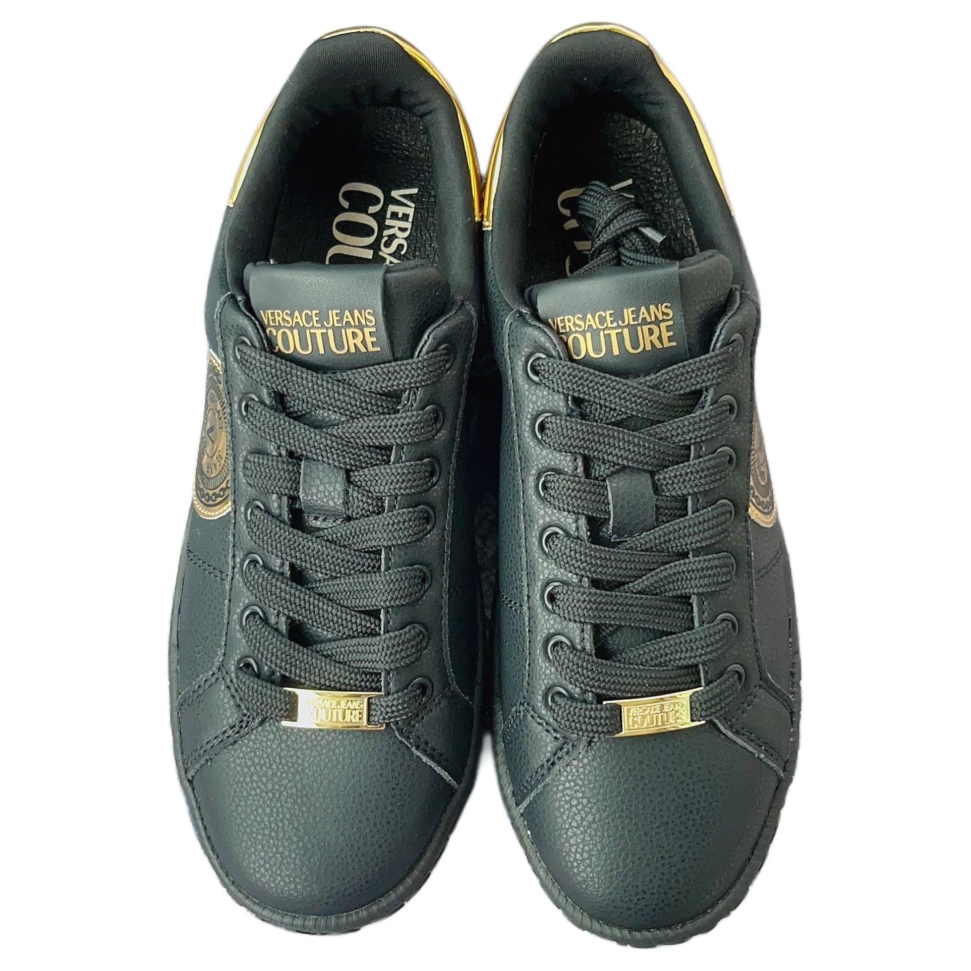 Shop Versace Jeans Couture 'Hitam Emas' 71YA3SK1-ZP026-899