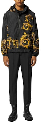 VERSACE JEANS COUTURE Jaket Zip Bertudung Cetak Grafik Hitam E76GAS406-ECQS86-EG89 Lookbook VERSACE JEANS COUTURE Jaket Zip Bertudung Cetak Grafik Hitam E76GAS406-ECQS86-EG89