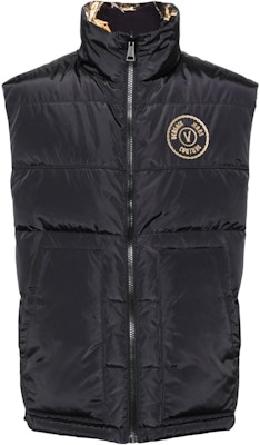 VERSACE Jeans Couture Baju Hitam Tanpa Lengan dengan Patch Logo. 77GAPD22-CQD54-G89 Buy VERSACE Jeans Couture Baju Hitam Tanpa Lengan dengan Patch Logo. 77GAPD22-CQD54-G89