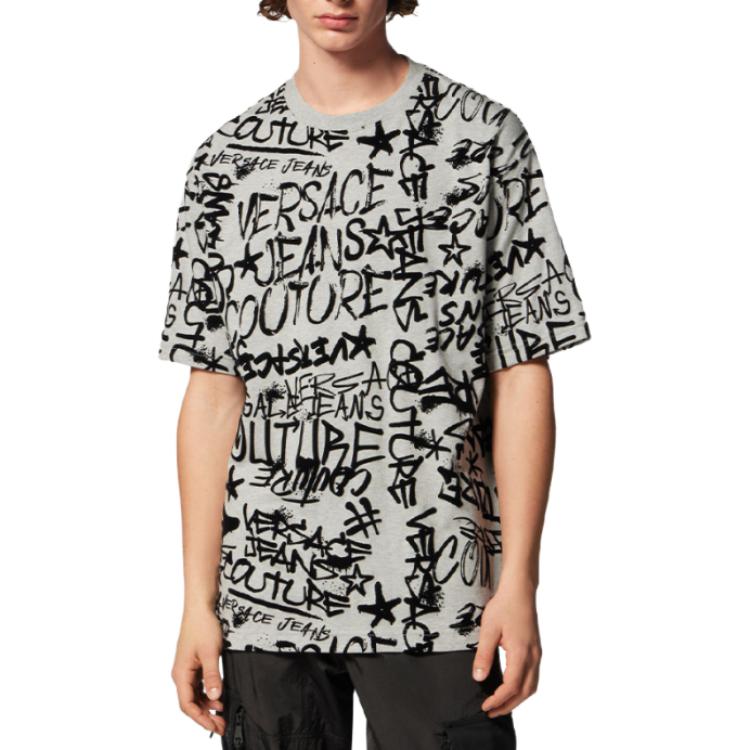 Lookbook VERSACE JEANS COUTURE All-Over Logo Print Grey  Casual T-Shirt. E75GAH6O0-EJS212-E802