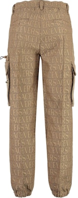 ヴェルサーチ ジーンズ クチュール オールオーバープリント カーゴパンツ ベージュ メンズ 1010729-1A07649-2N740 Lookbook ヴェルサーチ ジーンズ クチュール オールオーバープリント カーゴパンツ ベージュ メンズ 1010729-1A07649-2N740