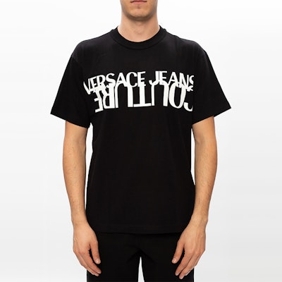 VERSACE JEANS COUTURE Black Crewneck Letter Print Straight T-Shirt for Men B3GZA7KB-30327-899 Purchase VERSACE JEANS COUTURE Black Crewneck Letter Print Straight T-Shirt for Men B3GZA7KB-30327-899