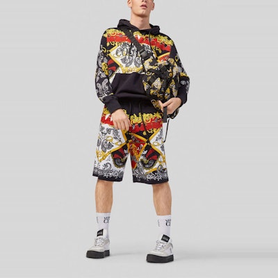 VERSACE JEANS COUTURE Hoodie Hitam Grafis B7GZA7KI-30328-899 Purchase VERSACE JEANS COUTURE Hoodie Hitam Grafis B7GZA7KI-30328-899