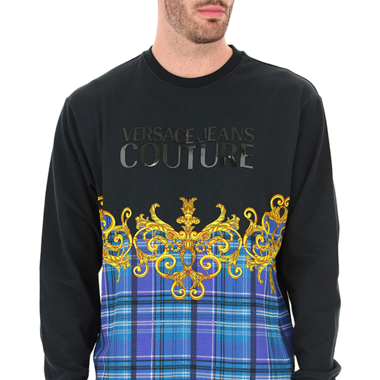 Shop VERSACE JEANS COUTURE 黑色印花棉質衛衣 B7GUA7FX-30176-899