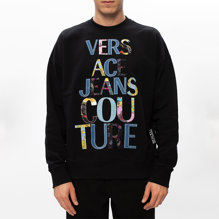 Shop VERSACE JEANS COUTURE 黑色多彩字母印花衛衣 B7GZA7VF-30333-899