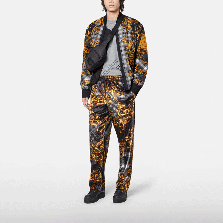 Lookbook VERSACE JEANS COUTURE FW21 Baroque Print Bomber Jacket Men’s Black E71GAS421-ECQS06-EG80