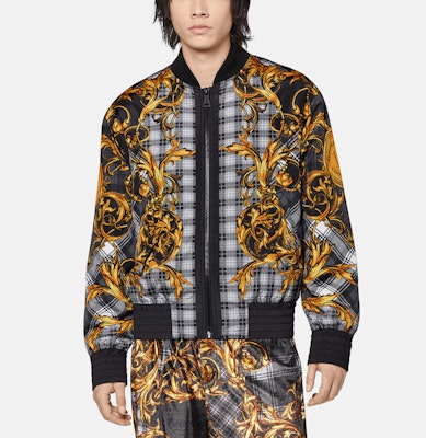 VERSACE JEANS COUTURE FW21 Baroque Print Bomber Jacket Men’s Black E71GAS421-ECQS06-EG80 Shop VERSACE JEANS COUTURE FW21 Baroque Print Bomber Jacket Men’s Black E71GAS421-ECQS06-EG80