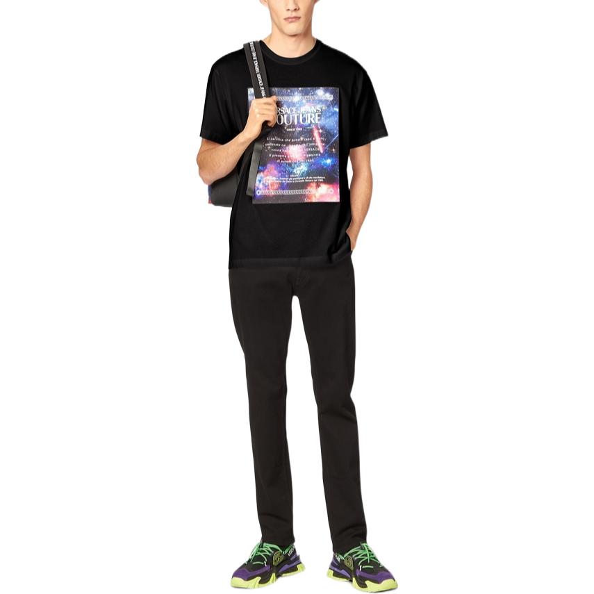 Lookbook VERSACE JEANS COUTURE FW22  Black Casual Logo Print Short-Sleeve T-Shirt. E73GAHF08-ECJ03F-E899