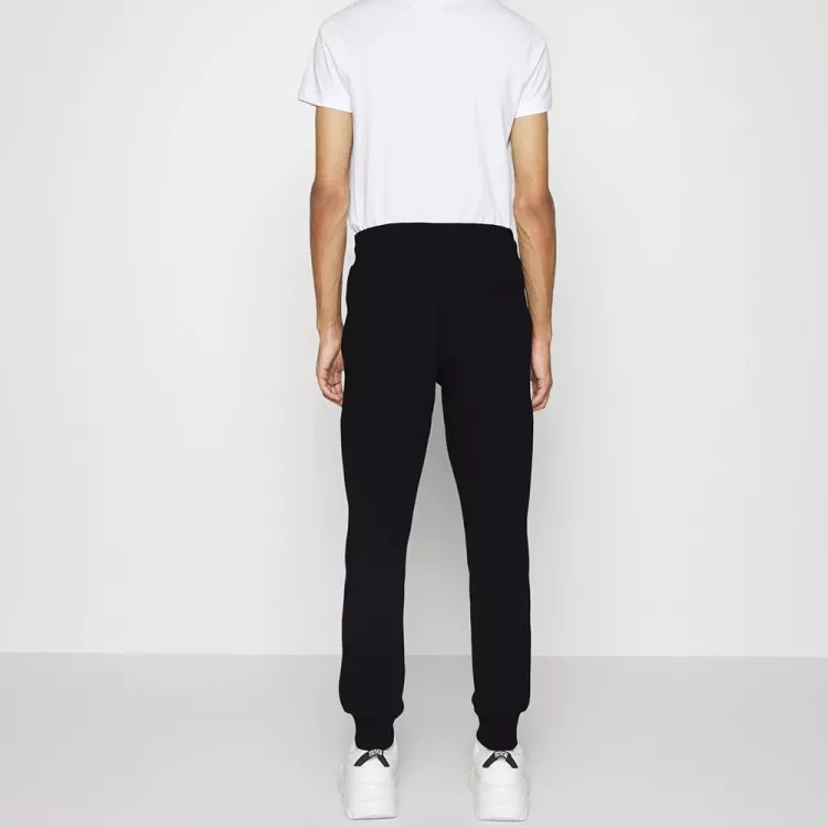 Purchase 베르사체 진 couture FW22 블랙 로고 프린트 조거 스웨트팬츠. 73GAAT06-CF00T-G89