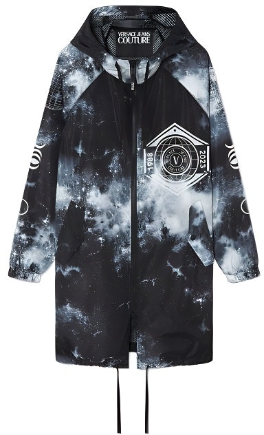 versace-jeans-couture-fw-22-black-letter-print-hooded-jacket-e73-gat-402-ecqs-34-em-84