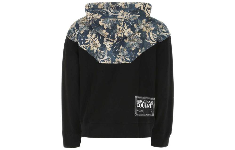 Lookbook VERSACE JEANS COUTURE FW22 Baroque Print Drawstring Hoodie Men Black. 73GAI318-FS043-259