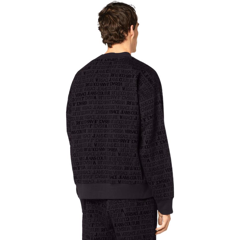 Shop 베르사체 진스 쿠튀르 FW22 블랙 로고 크루넥 풀오버 스웻셔츠. E73GAI310-EFS045_E899