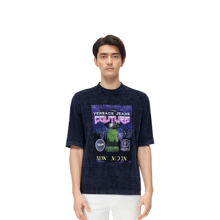 Purchase VERSACE JEANS COUTURE FW22 圖案印花黑色圓領短袖T恤 73GAHP09-CJW1P-805