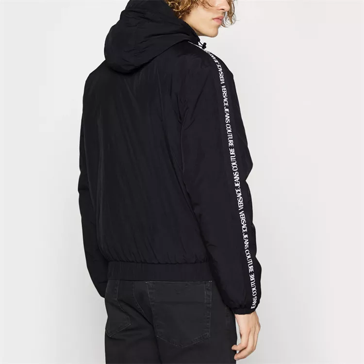 Shop 范思哲牛仔Couture FW22字母条纹连帽夹克 黑色 E73GAS4D6-ECQQ5D-E899