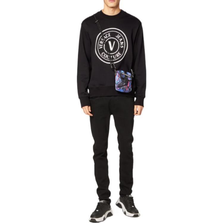 Lookbook VERSACE JEANS COUTURE FW22 logo黑色長袖圓領運動衫 男款 E73GAIT22-ECF00T_E899