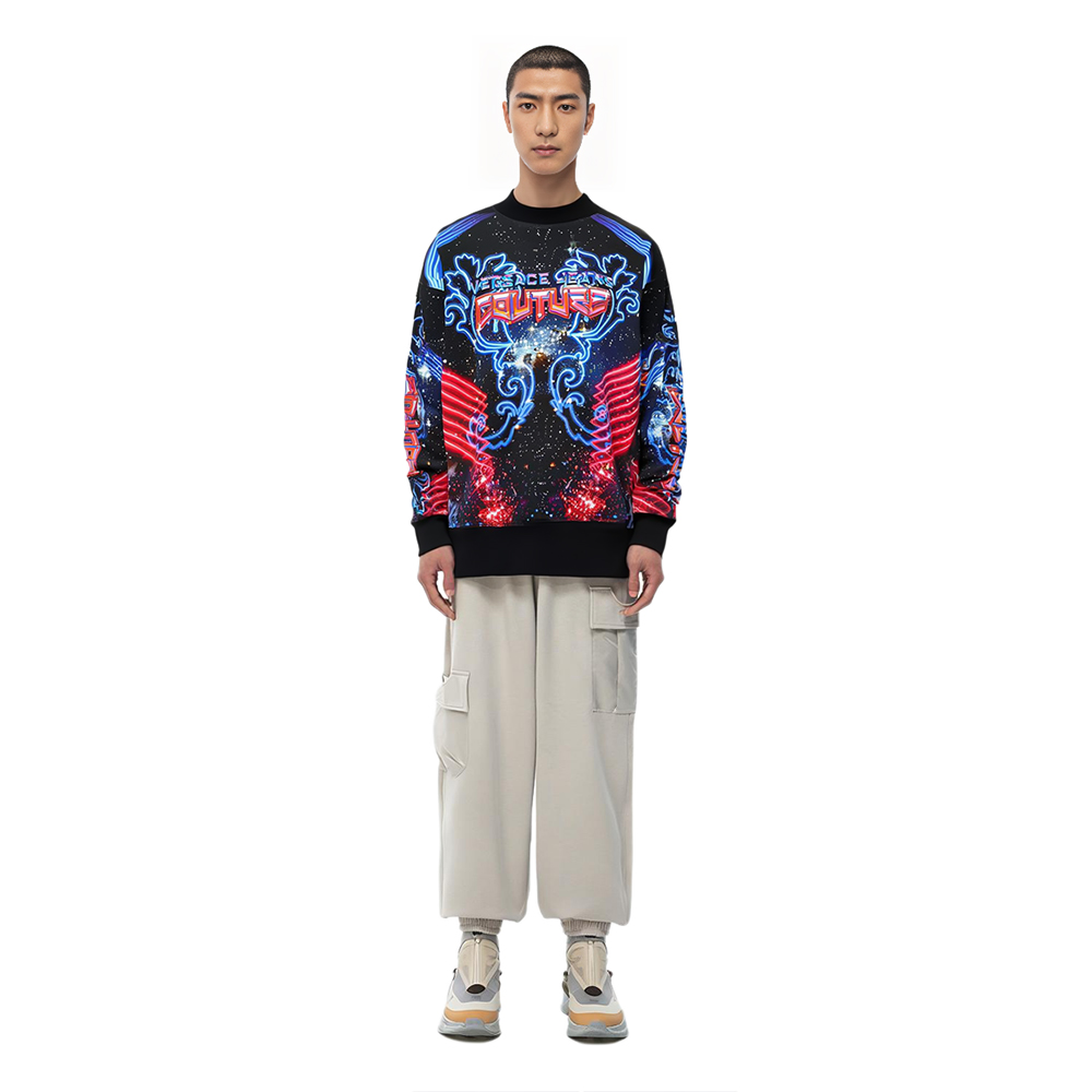 Purchase VERSACE JEANS COUTURE FW22 Logo Print Pullover Sweatshirt Black Men. 73GAI3OG-FS054-MS3