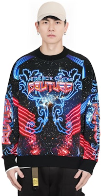 VERSACE JEANS COUTURE FW22 Logo Print Pullover Sweatshirt Black Men. 73GAI3OG-FS054-MS3 Sizing VERSACE JEANS COUTURE FW22 Logo Print Pullover Sweatshirt Black Men. 73GAI3OG-FS054-MS3