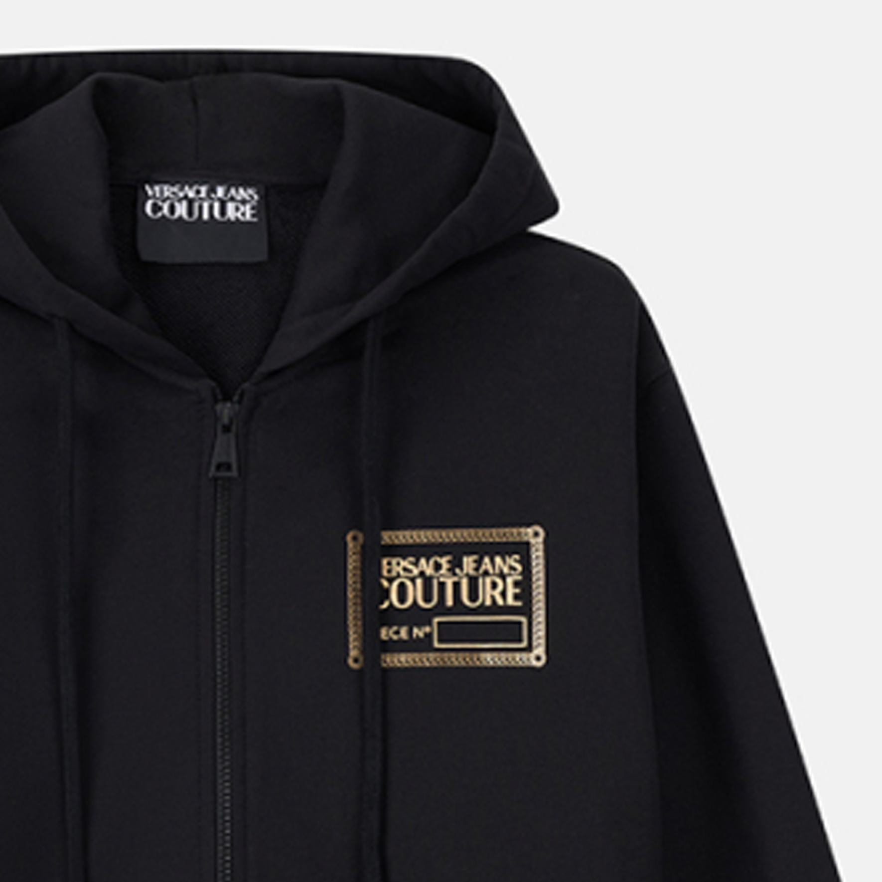 Purchase VERSACE JEANS COUTURE FW23 Hoodie Jaket Logo Print Hitam. E75GAIT12-ECF06T-EG89