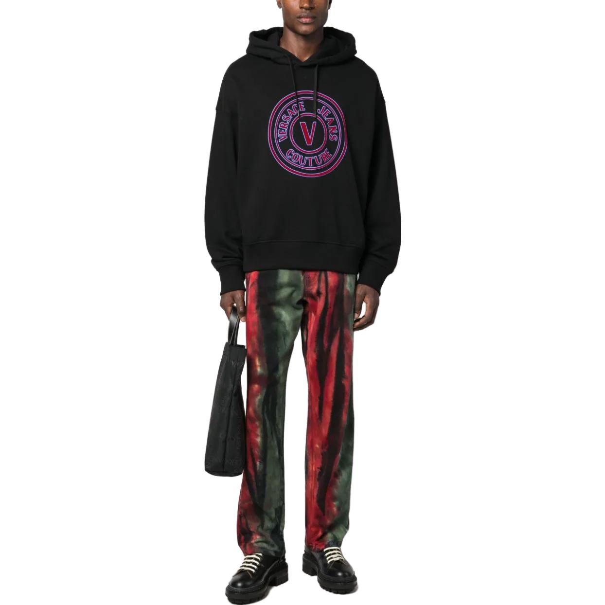 Shop 베르사체 진즈 쿠튀르 레터 프린트 후디 블랙 캐주얼 스웻셔츠 75GAII04-CF00I-899