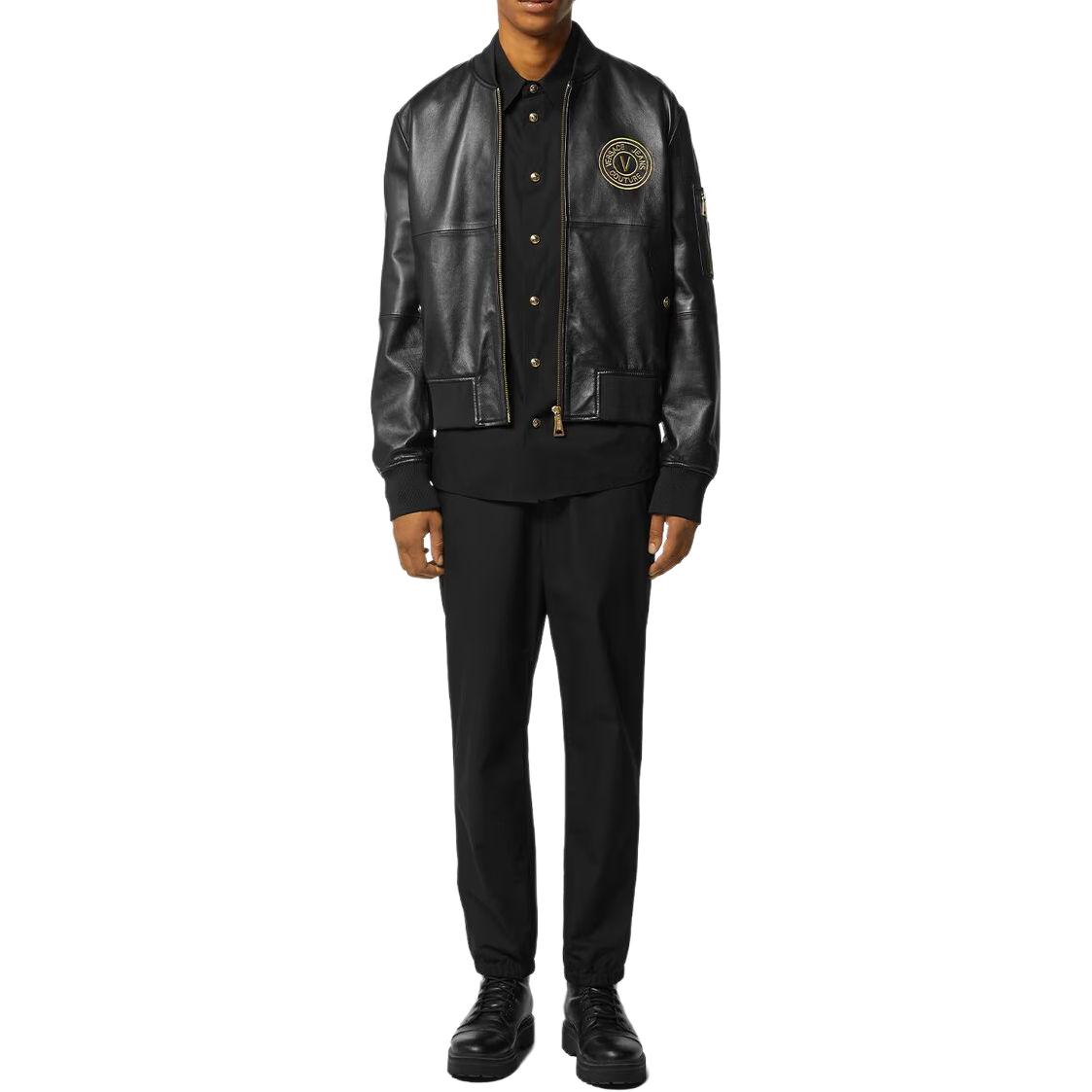 Lookbook 베르사체 진스 쿠튀르 로고 블랙 조거 팬츠 캐주얼 레이스업. 76GAA110-N0132-899