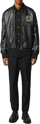 베르사체 진스 쿠튀르 로고 블랙 조거 팬츠 캐주얼 레이스업. 76GAA110-N0132-899 Lookbook 베르사체 진스 쿠튀르 로고 블랙 조거 팬츠 캐주얼 레이스업. 76GAA110-N0132-899