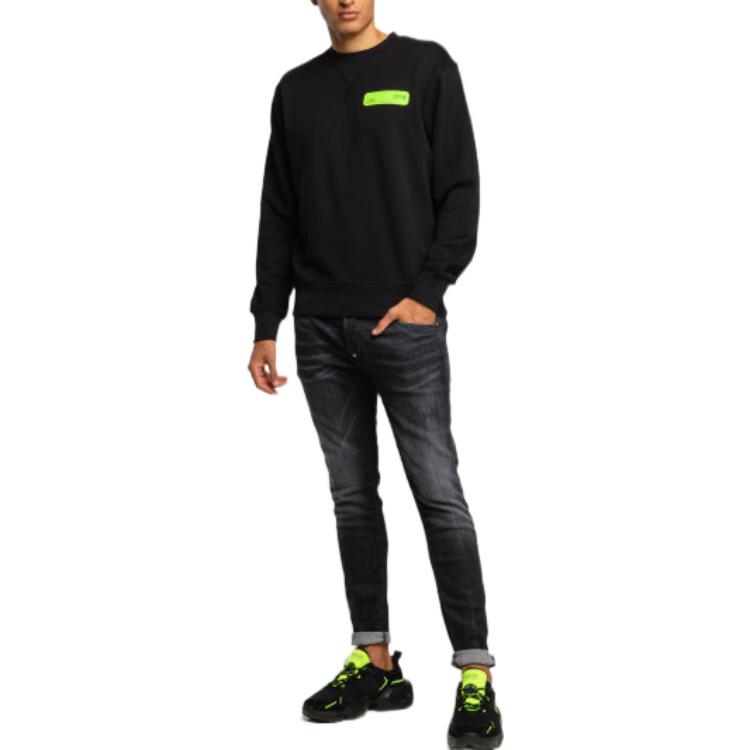 Lookbook Sudadera Negra VERSACE JEANS COUTURE Logo Patch Pullover. B7GZA7TV-30318-899