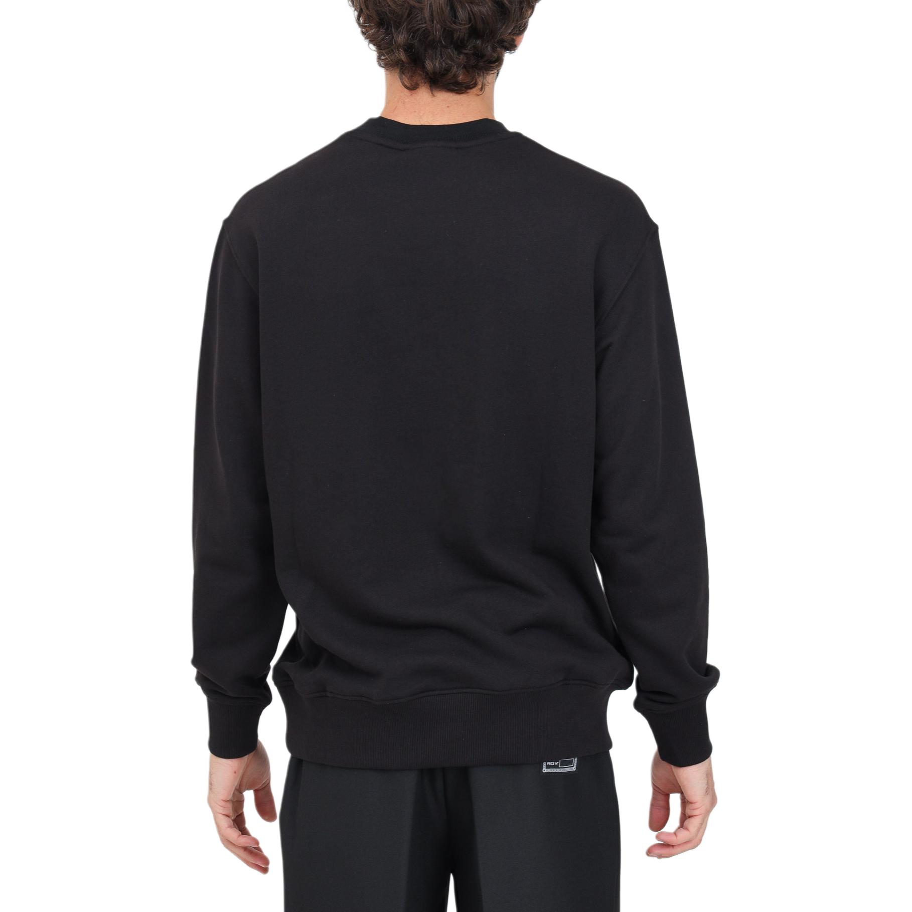 Shop VERSACE JEANS COUTURE 男士黑色長袖圓領印花衛衣 77GAI3R2F0002899