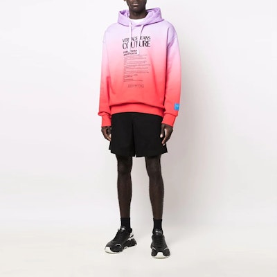 VERSACE JEANS COUTURE 紫漸層標誌印花連帽衫 SS22 72GAIP05-CF03P-OR9 Shop VERSACE JEANS COUTURE 紫漸層標誌印花連帽衫 SS22 72GAIP05-CF03P-OR9