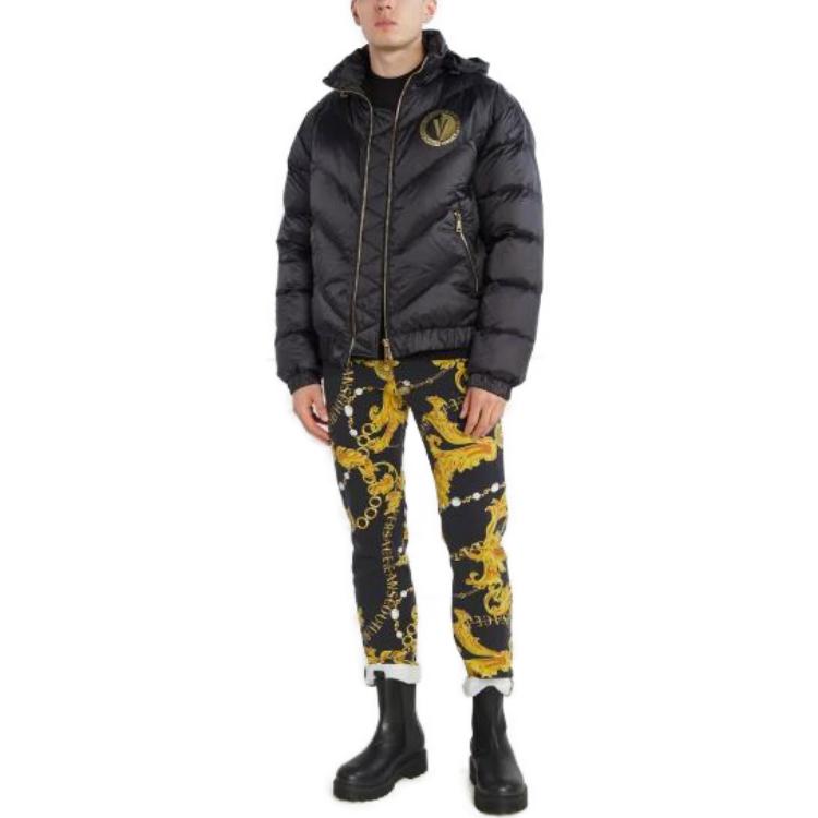 Shop 베르사체 진스 꾸뛰르 퀼팅 로고 패치 집업 패딩 자켓 블랙 75GAUD05-CQN6D-899