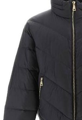 베르사체 진스 꾸뛰르 퀼팅 로고 패치 집업 패딩 자켓 블랙 75GAUD05-CQN6D-899 Sizing 베르사체 진스 꾸뛰르 퀼팅 로고 패치 집업 패딩 자켓 블랙 75GAUD05-CQN6D-899