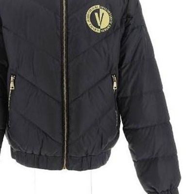 베르사체 진스 꾸뛰르 퀼팅 로고 패치 집업 패딩 자켓 블랙 75GAUD05-CQN6D-899 Cheap 베르사체 진스 꾸뛰르 퀼팅 로고 패치 집업 패딩 자켓 블랙 75GAUD05-CQN6D-899