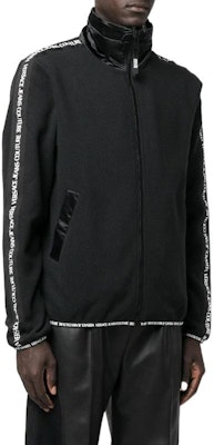 베르사체 진스 쿠튀르 사이드 레터 롱 슬리브 자켓 남성 블랙 73GAI319-F0014-899 Purchase 베르사체 진스 쿠튀르 사이드 레터 롱 슬리브 자켓 남성 블랙 73GAI319-F0014-899