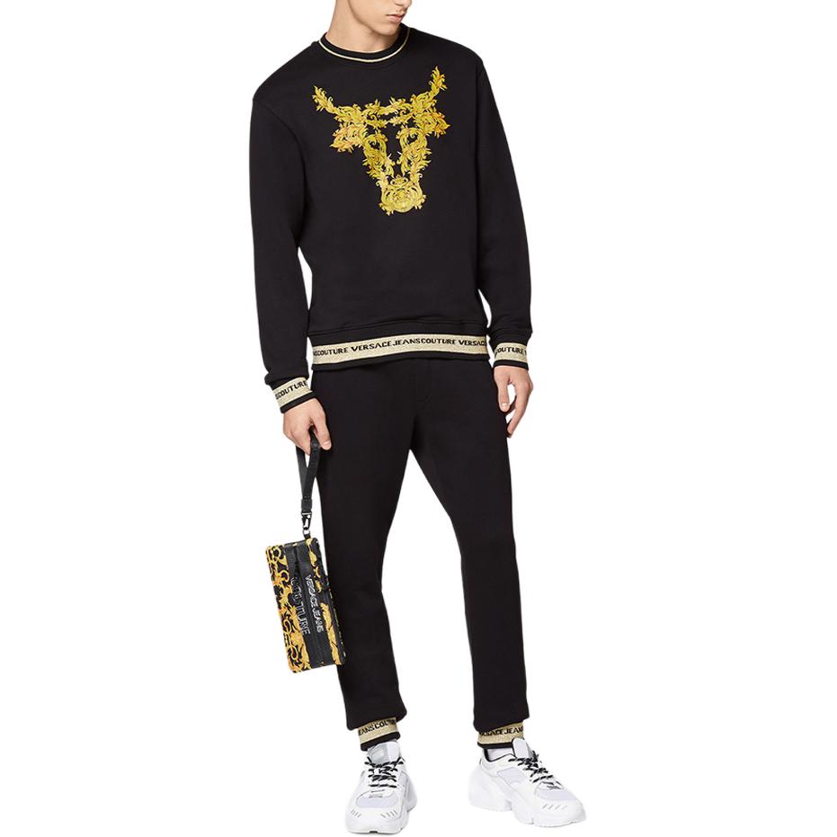 Lookbook 베르사체 진 쿠튀르 SS21 황소 프린트 롱슬리브 코튼 스웨트셔츠 블랙. B7GWA7TV-30318-K42